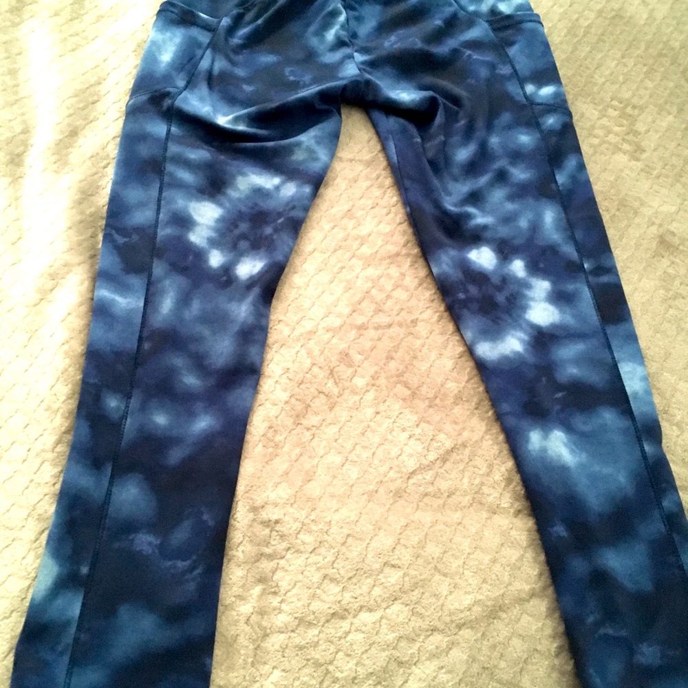 A pair or dark blue tie dye Sho Sho leggings size L with dual side pockets! - Picture 2 of 5